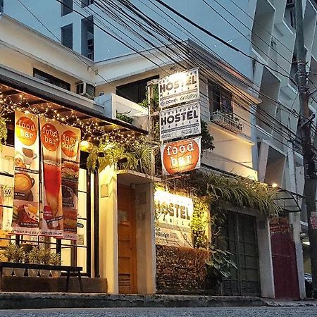 Crossroads Hostel Manila Mandaluyong Esterno foto