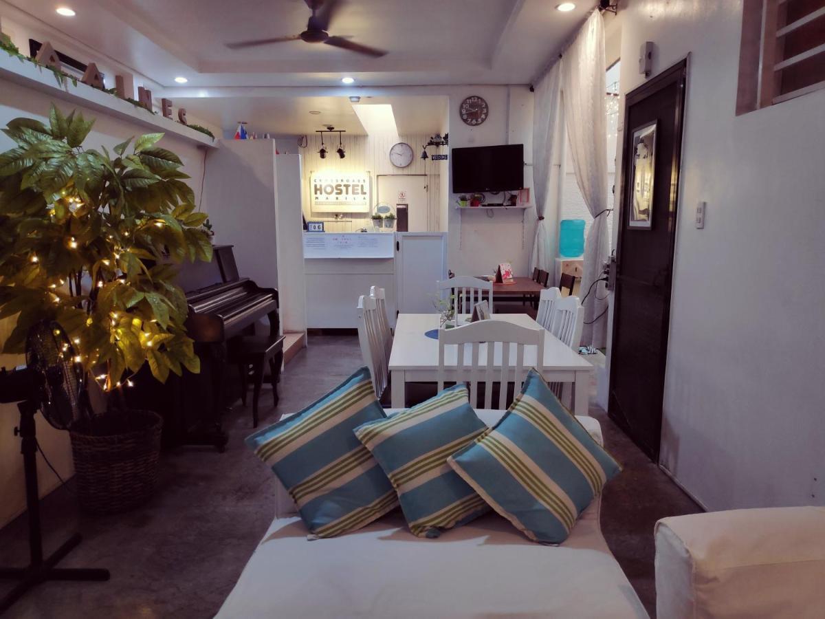 Crossroads Hostel Manila Mandaluyong Esterno foto