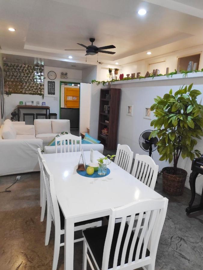 Crossroads Hostel Manila Mandaluyong Esterno foto