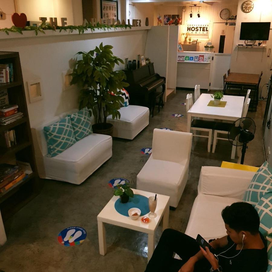 Crossroads Hostel Manila Mandaluyong Esterno foto
