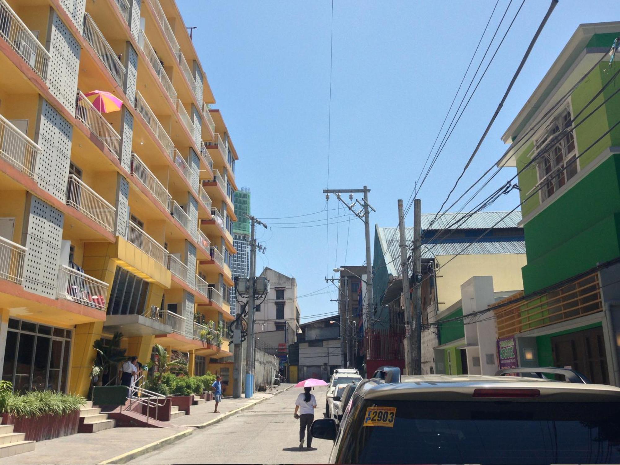 Crossroads Hostel Manila Mandaluyong Esterno foto
