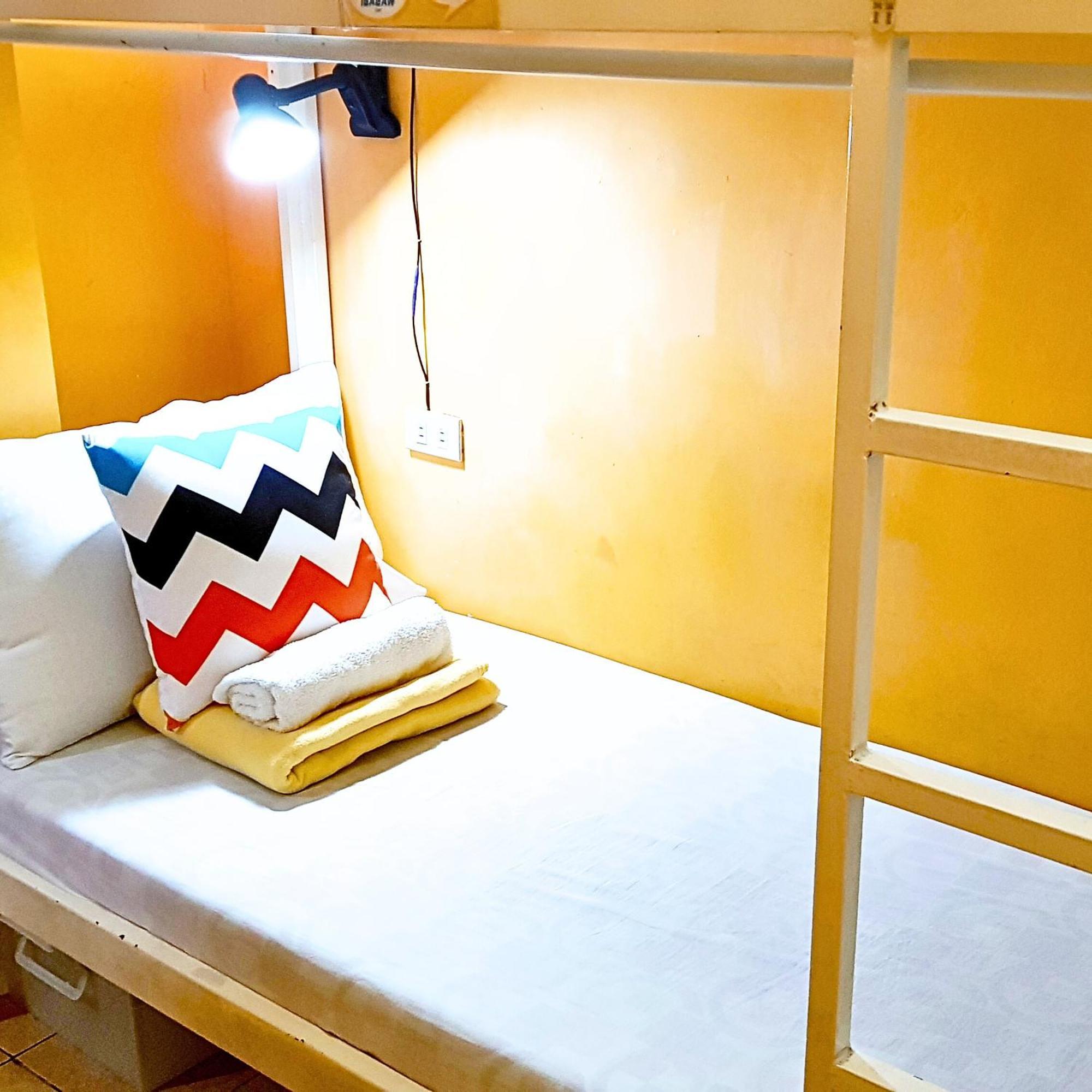 Crossroads Hostel Manila Mandaluyong Esterno foto
