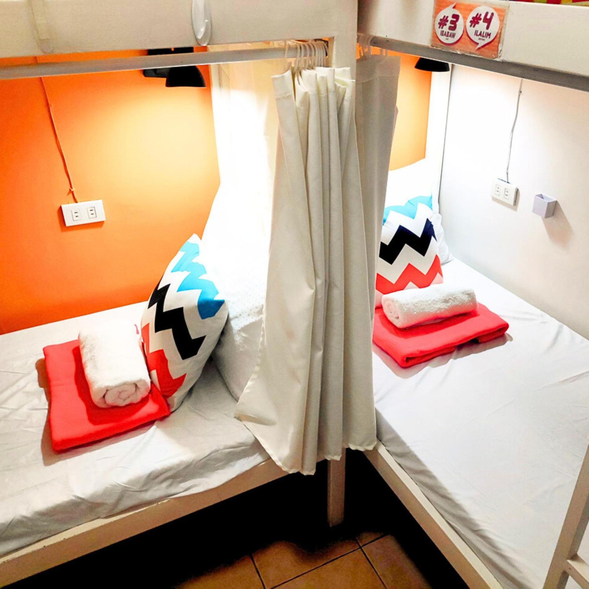 Crossroads Hostel Manila Mandaluyong Esterno foto