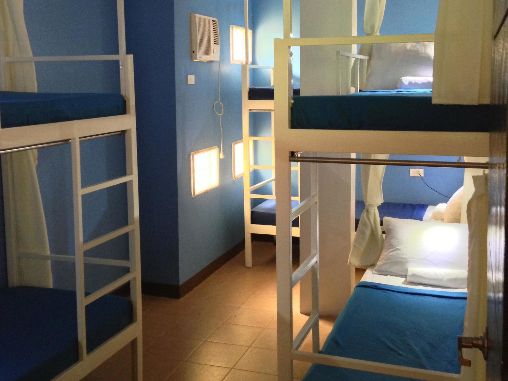 Crossroads Hostel Manila Mandaluyong Esterno foto